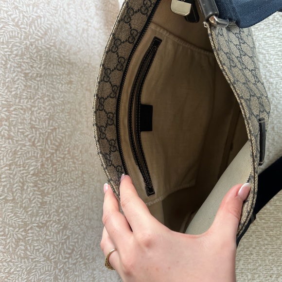 Gucci Navy Crossbody - Picture 3 of 8